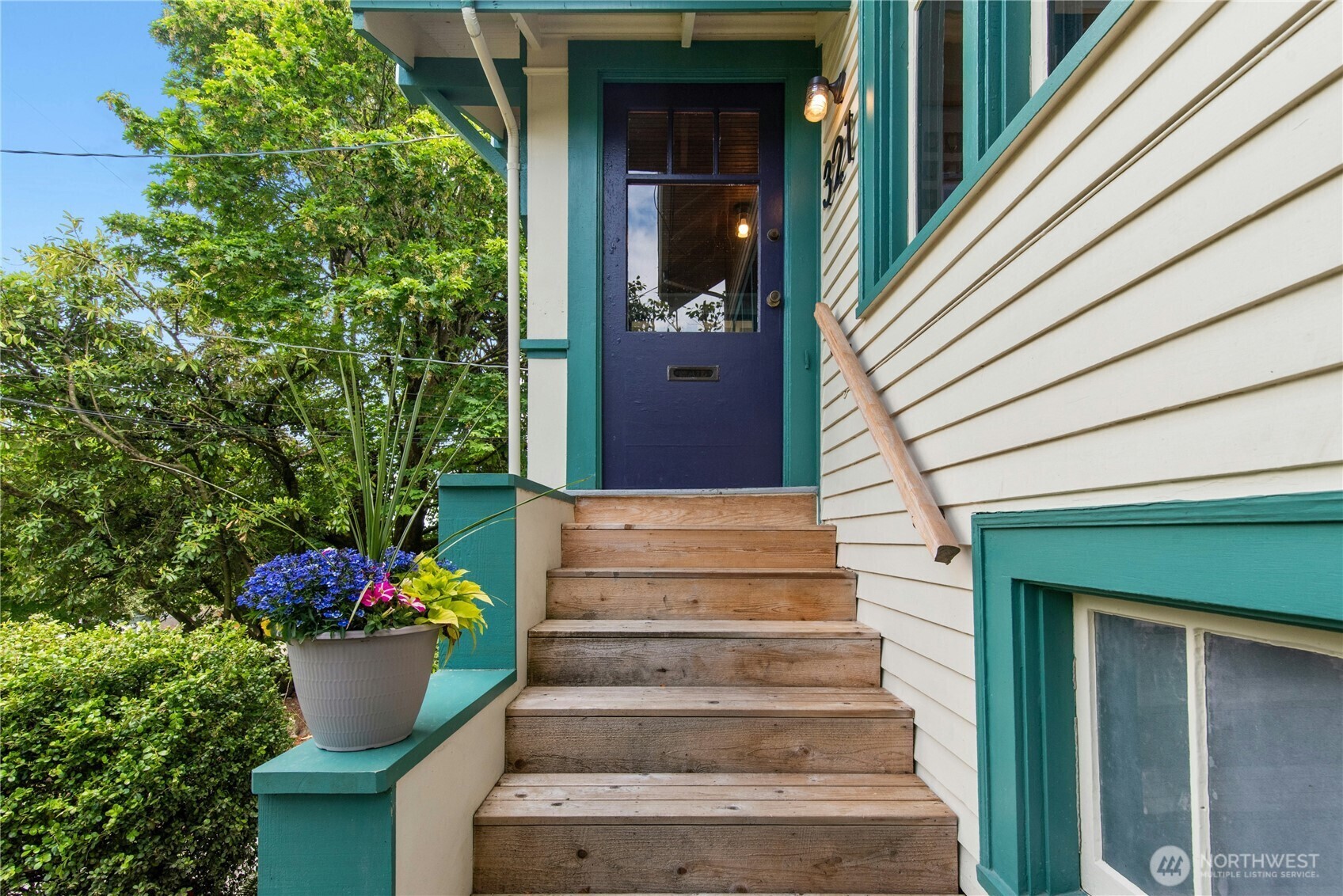 Property Photo: 321 NE 54th Street WA 98105