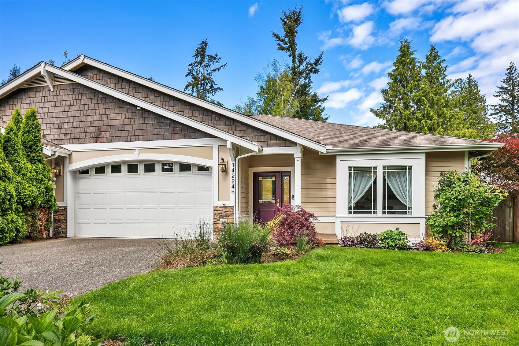 Property Photo: 14224 Beverly Park Road B WA 98026