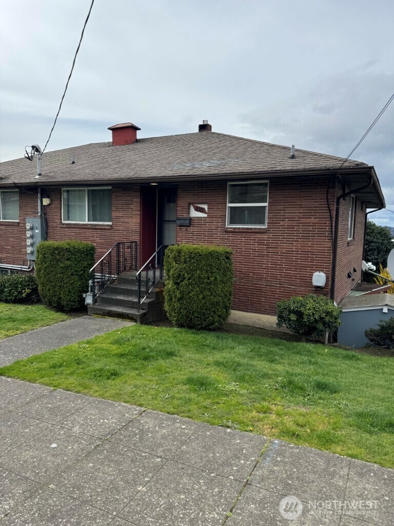 Property Photo: 2001 13th Avenue S WA 98144