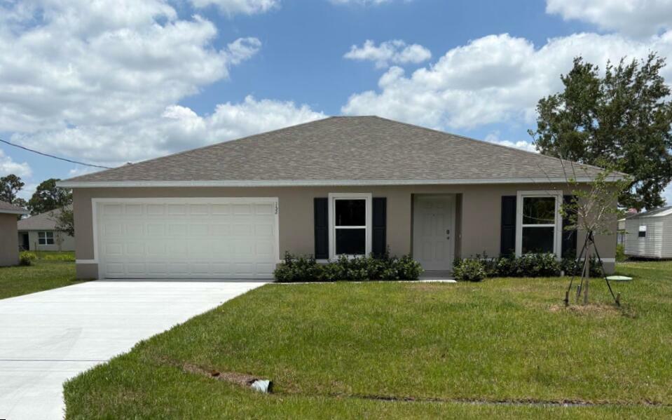 Property Photo: 152 SW Crescent Avenue FL 34984