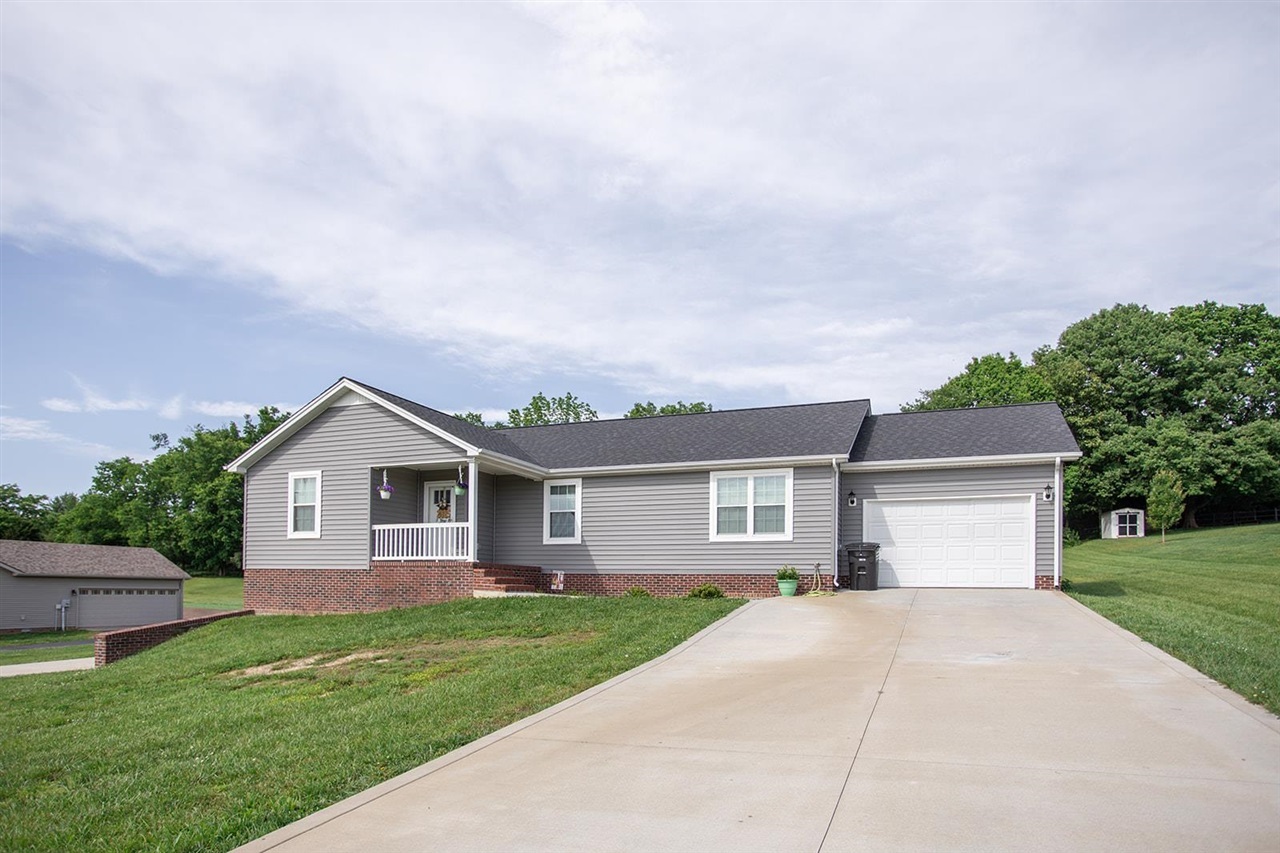 Property Photo:  192 Woodson Way  KY 42141 