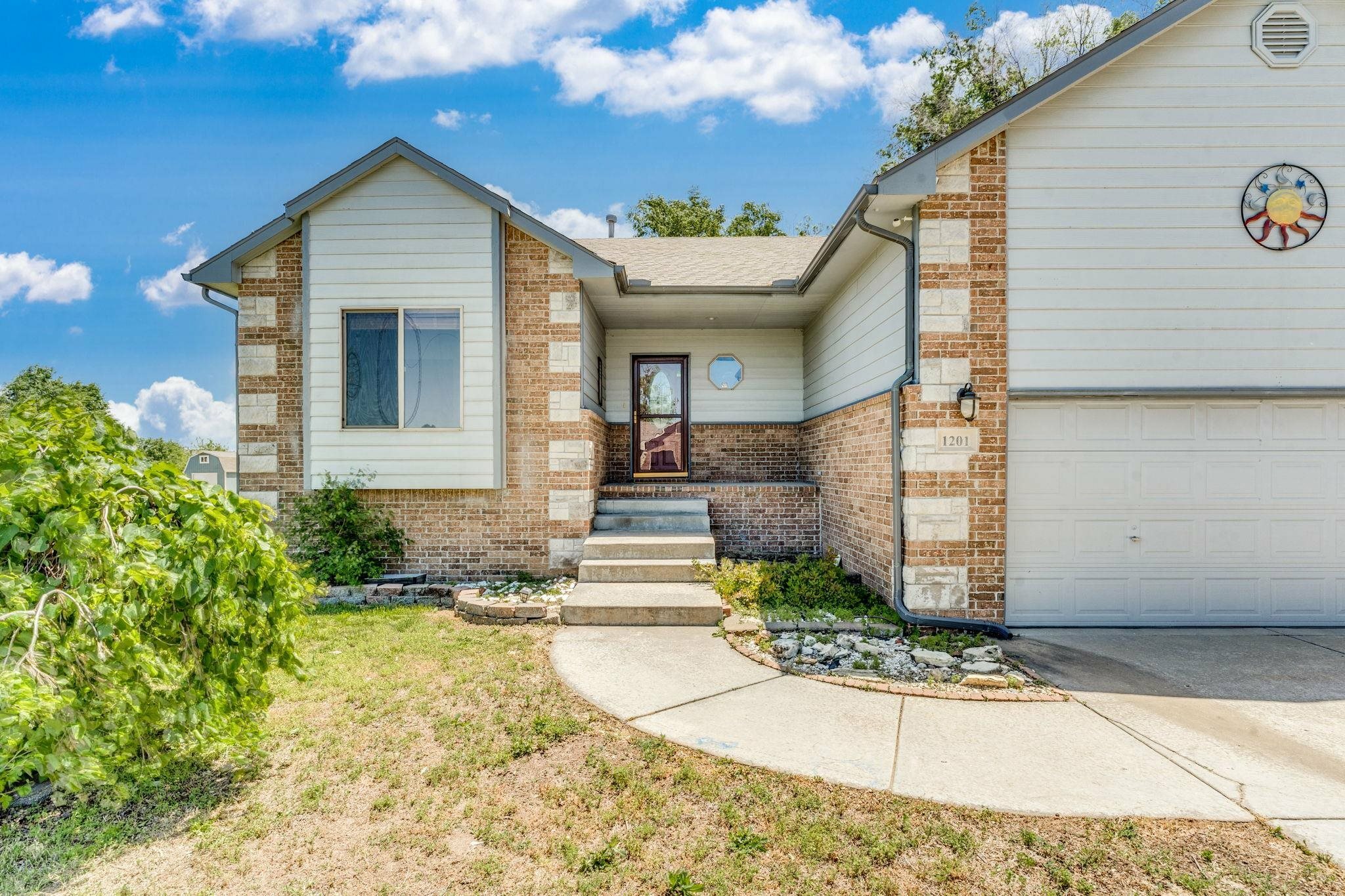 Property Photo: 1201 E Winesap St KS 67060