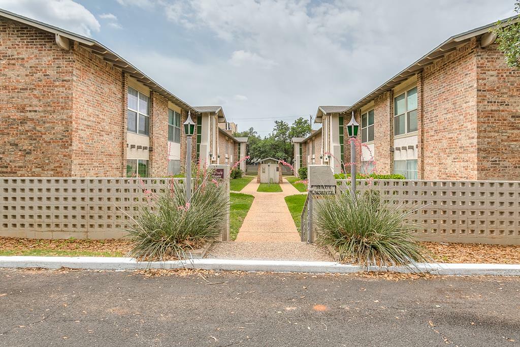 2472 - D University Ave  San Angelo TX 76904 photo