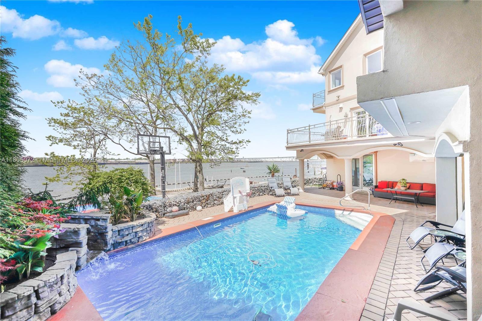 Property Photo: 30 Aviva Ct NY 10307