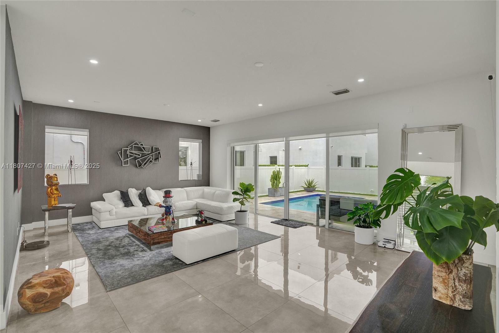 Property Photo: 9995 NW 75th St FL 33178