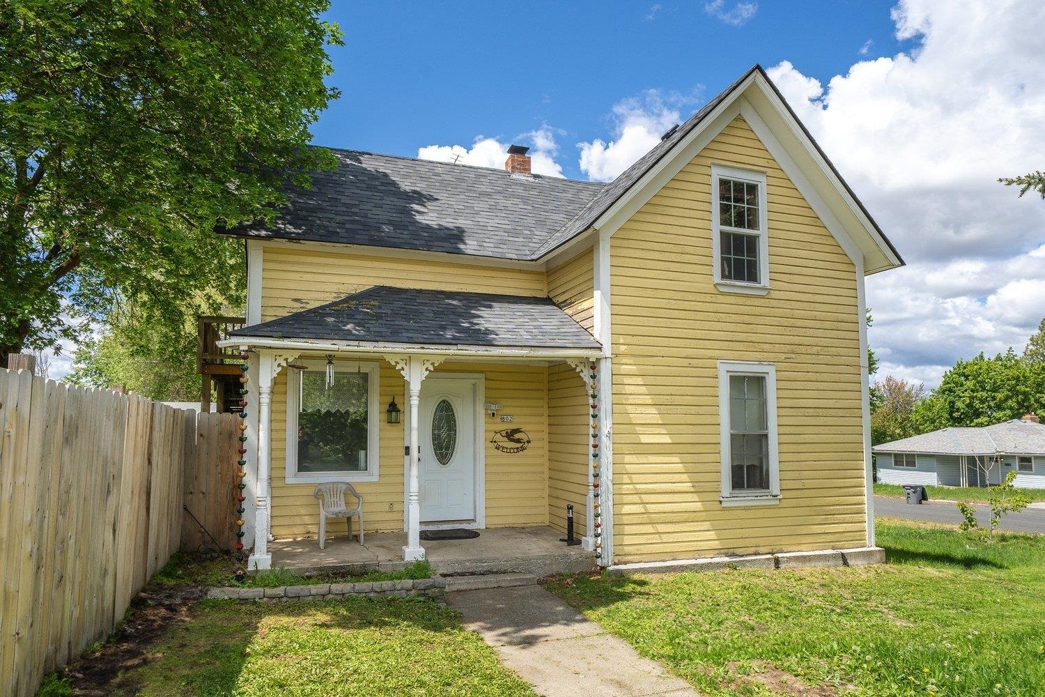 Property Photo: 802 10th St WA 99122