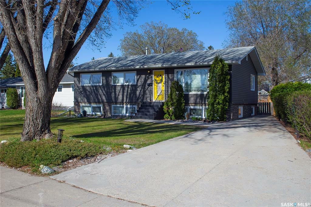 Property Photo:  2607 Cumberland Avenue S  SK S7J 2A3 