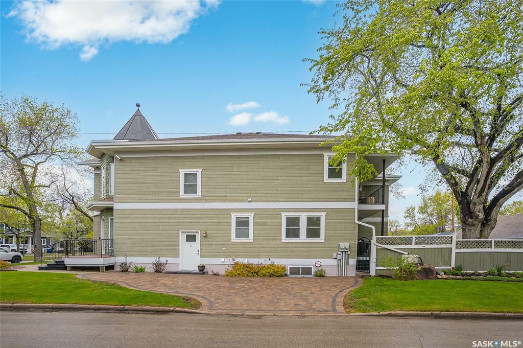 Property Photo:  1141 Main Street E  SK S7H 0K8 