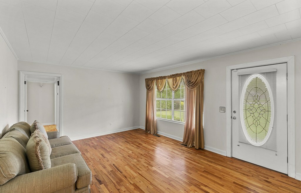 Property Photo: 1865 E Cottonwood Road AL 36301
