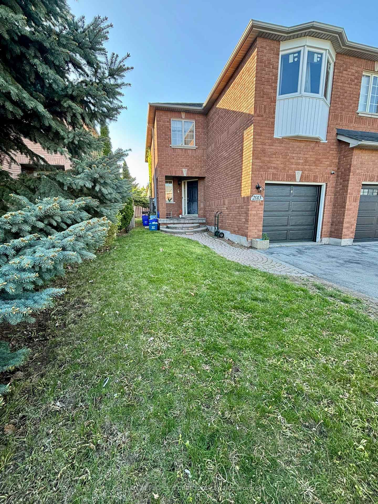 Property Photo: 2013 Blue Jay Boulevard ON L6M 3W2
