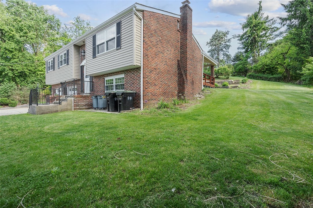 Property Photo: 440 Perrymont PA 15237