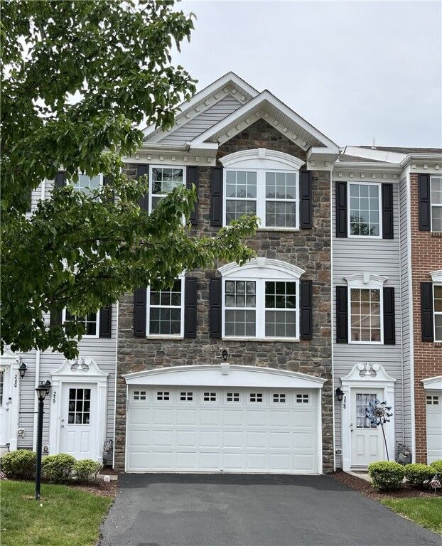 Property Photo: 259 Grace Manor Dr PA 15108