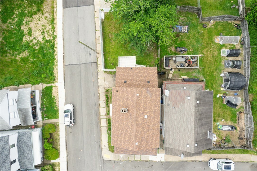 Property Photo: 1422 Meadow St PA 15132