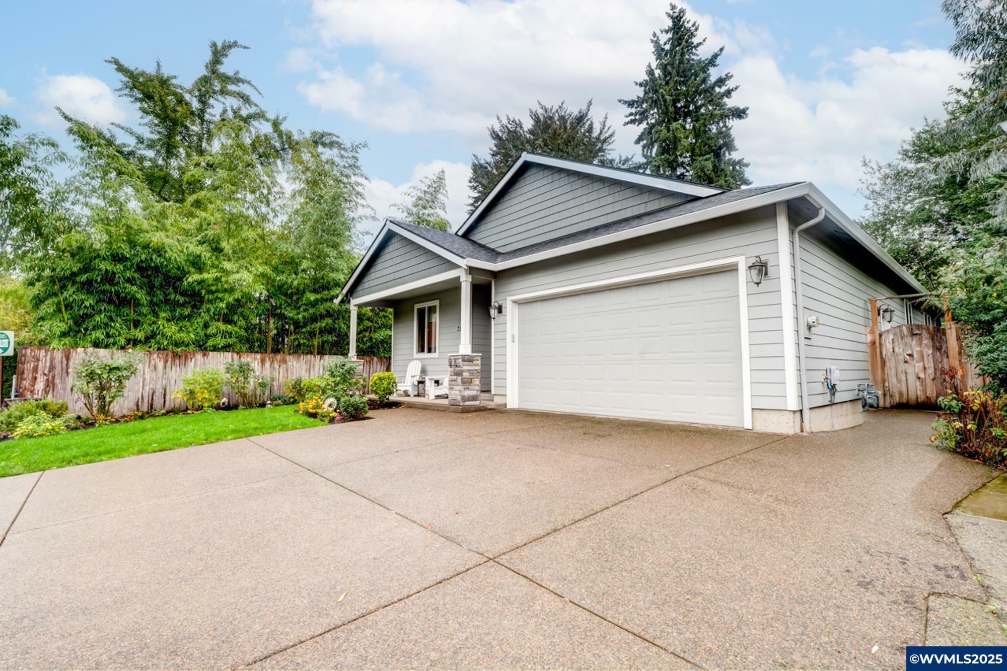 Property Photo: 754 Manbrin Dr N OR 97303