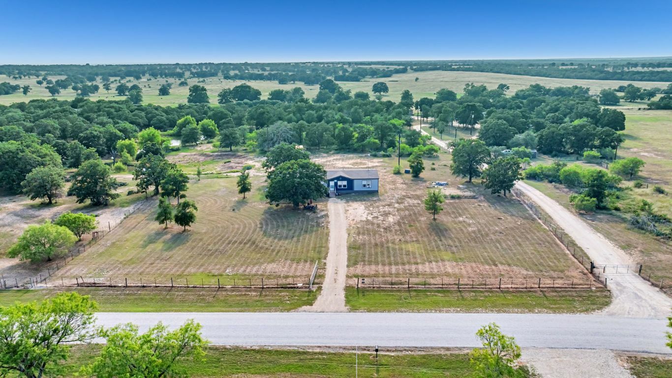 Property Photo: 400 Woody Hollow Road TX 78648