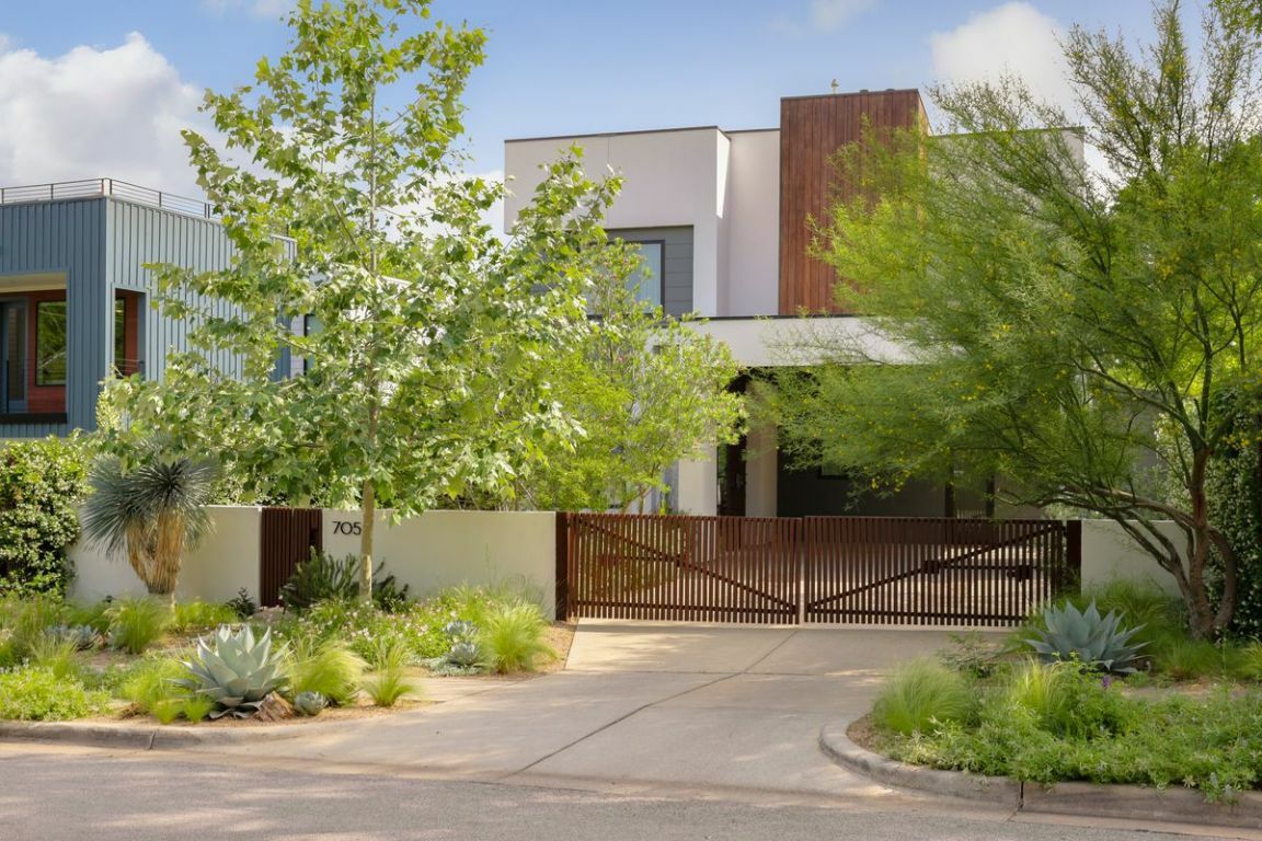 Property Photo: 705 W Monroe Street TX 78704