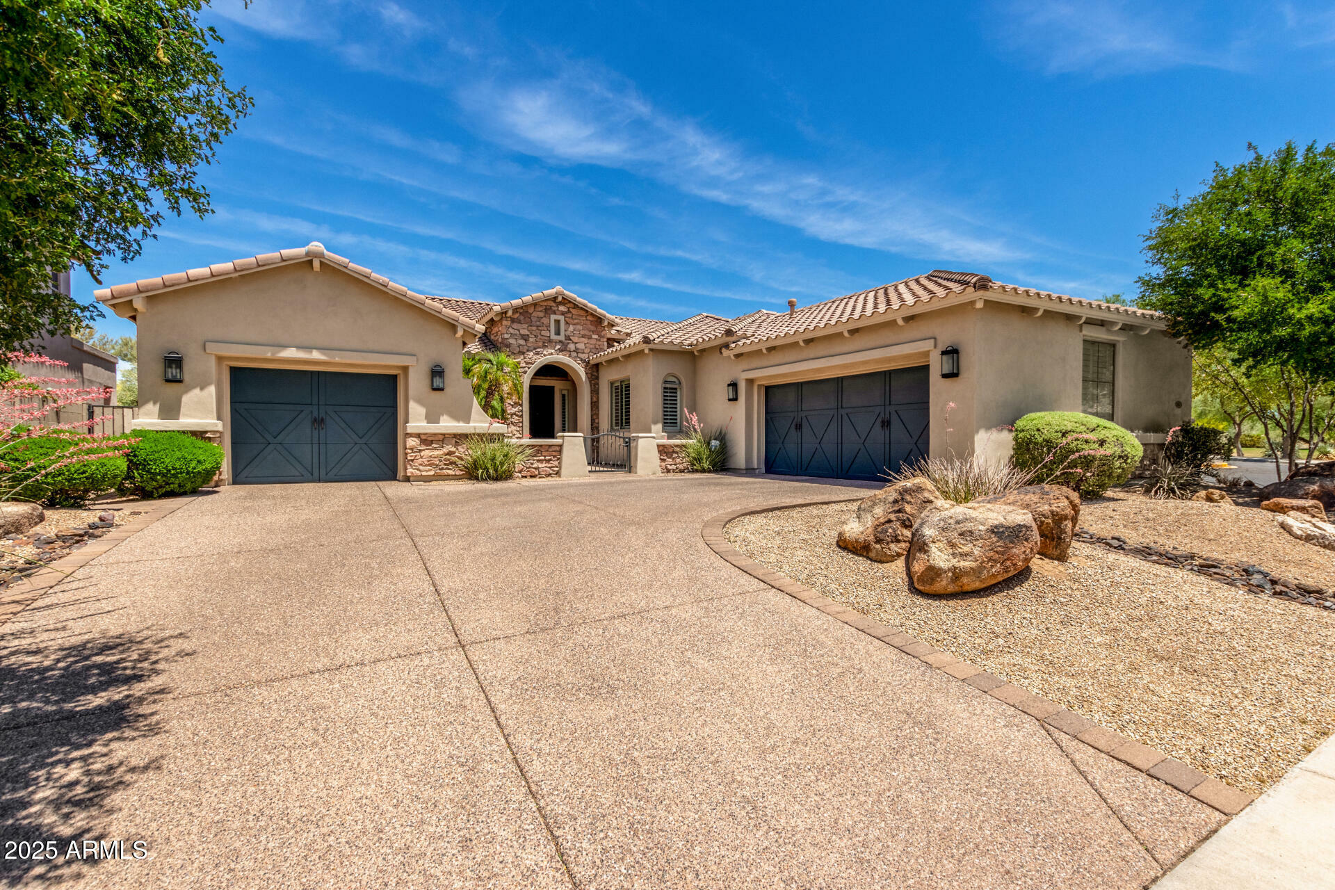 Property Photo: 3824 E Parkside Lane AZ 85050