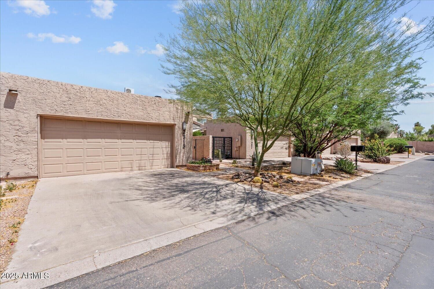 Property Photo: 2313 S Grandview Avenue AZ 85282