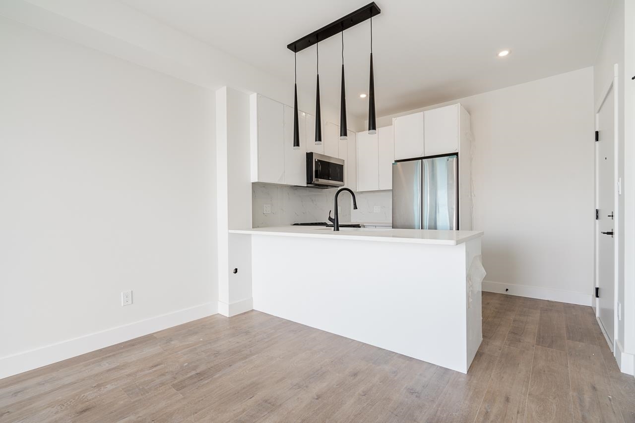 Property Photo: 185 175A Street 502 BC V0V 0V0