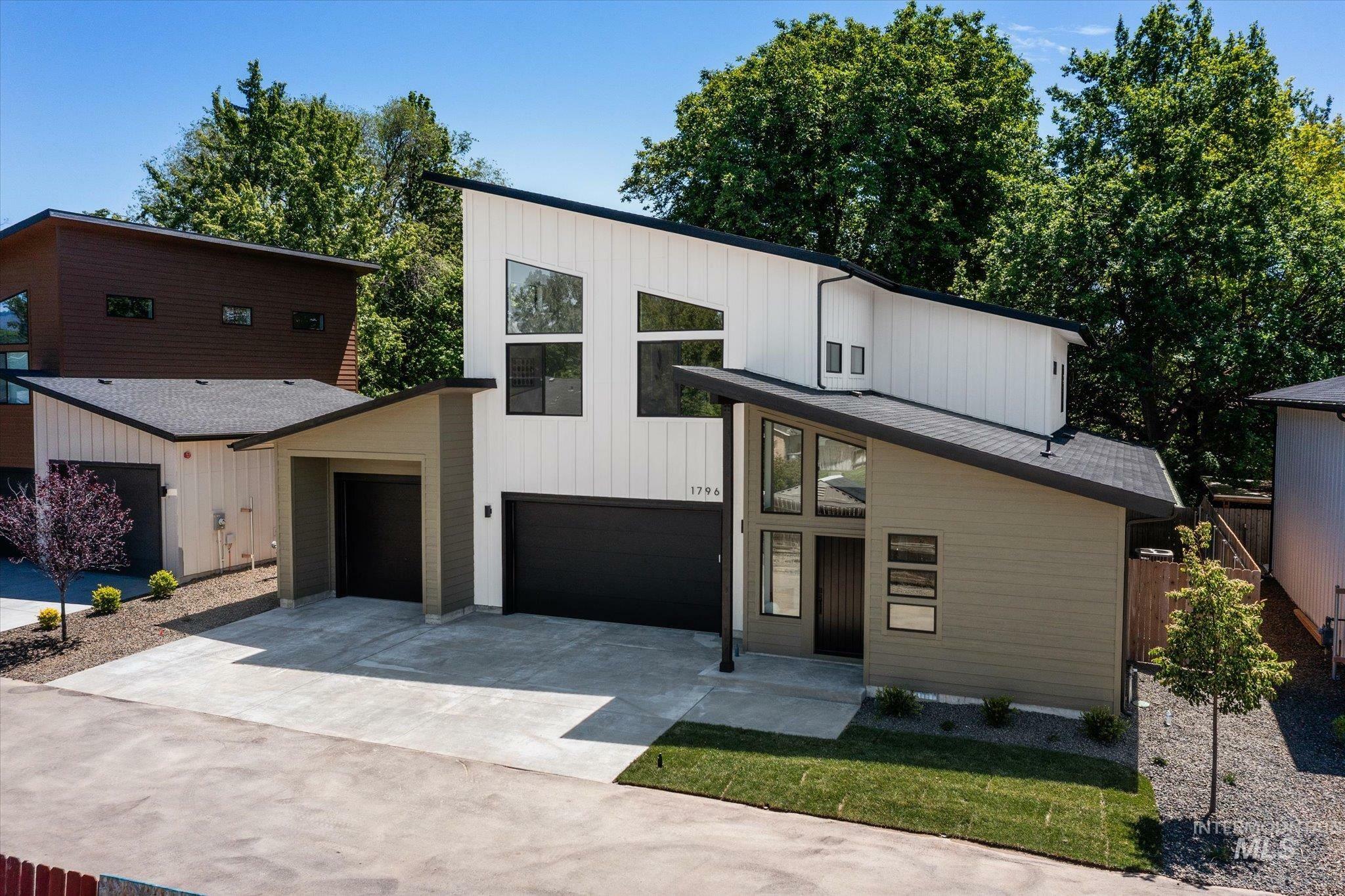 Property Photo: 1796 S Eagleson Rd ID 83705