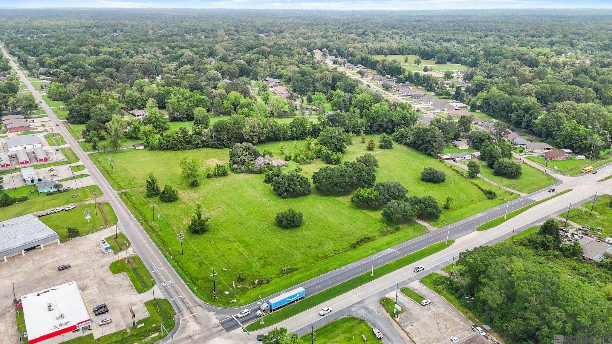 Property Photo: 8085 Hooper Rd LA 70811