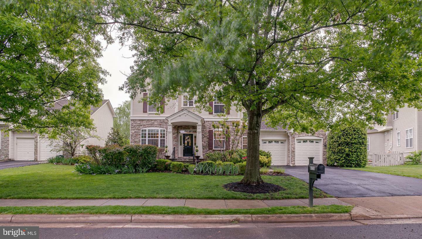 Property Photo: 6735 Eckert Court VA 20187