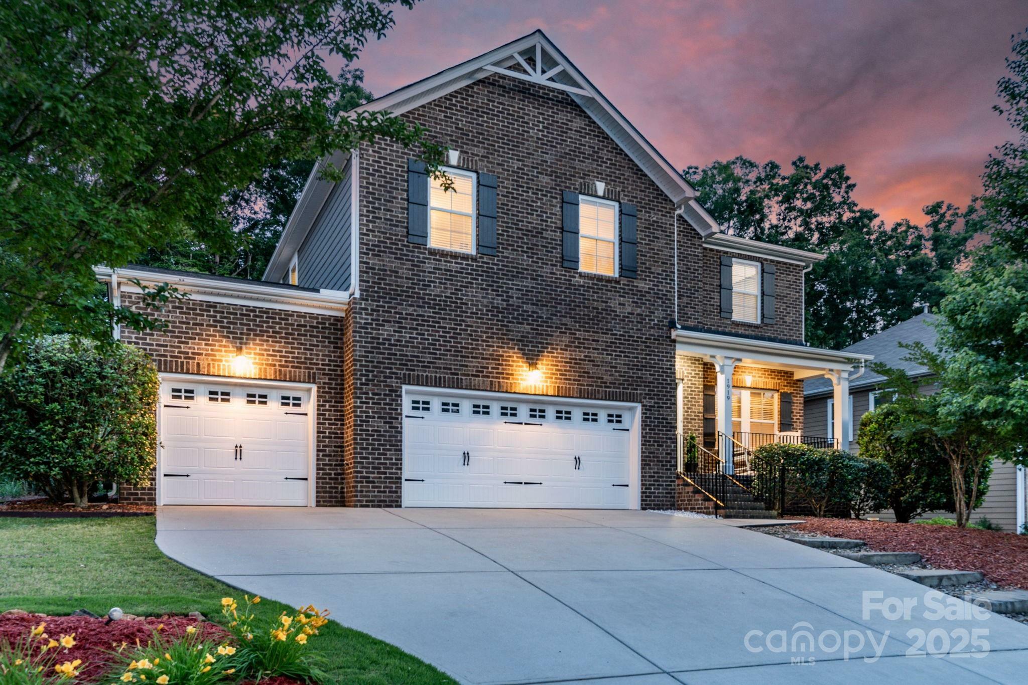 Property Photo: 1919 Madeira Circle NC 28173