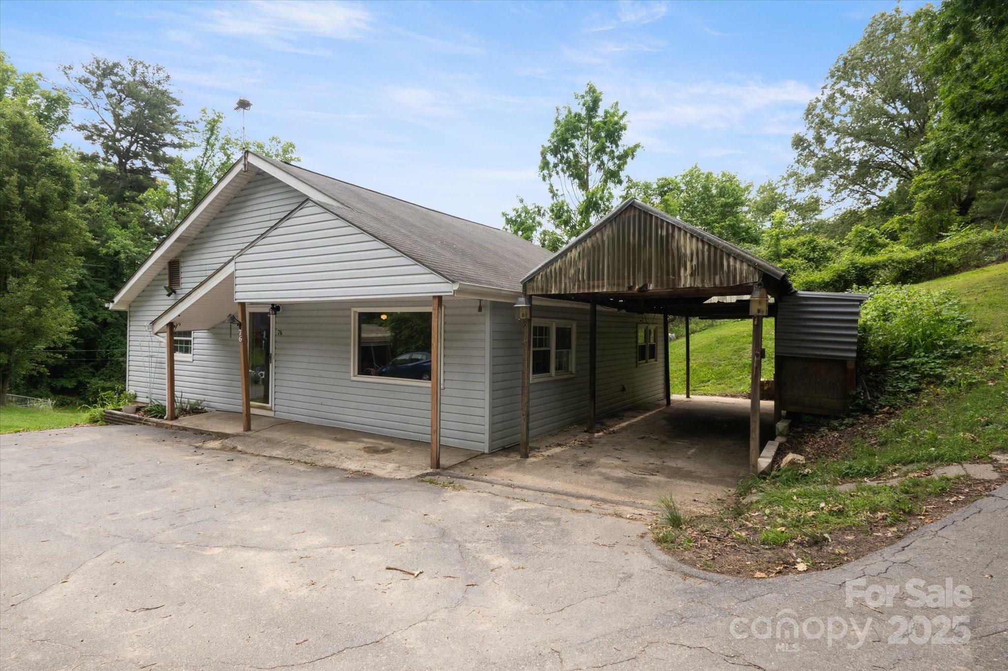 Property Photo: 76 Lookout Road NC 28804