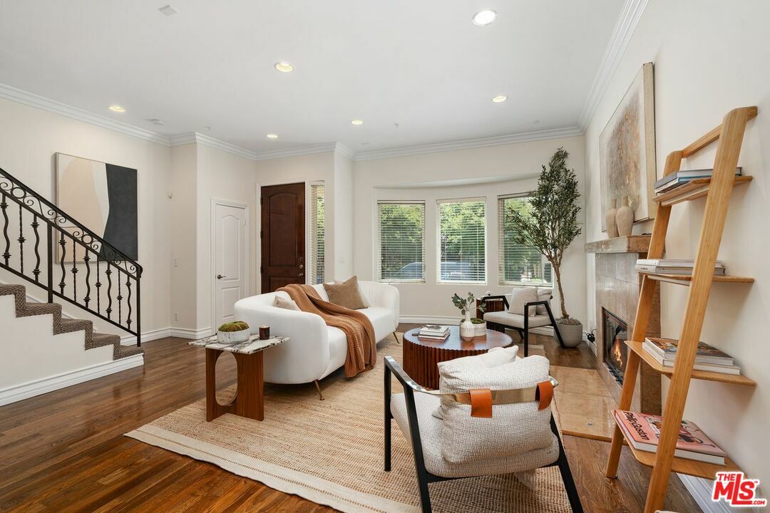 Property Photo: 4125 W Hood Ave CA 91505