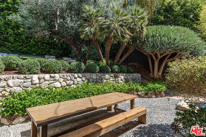 Property Photo:  1136 N Doheny Dr  CA 90069 