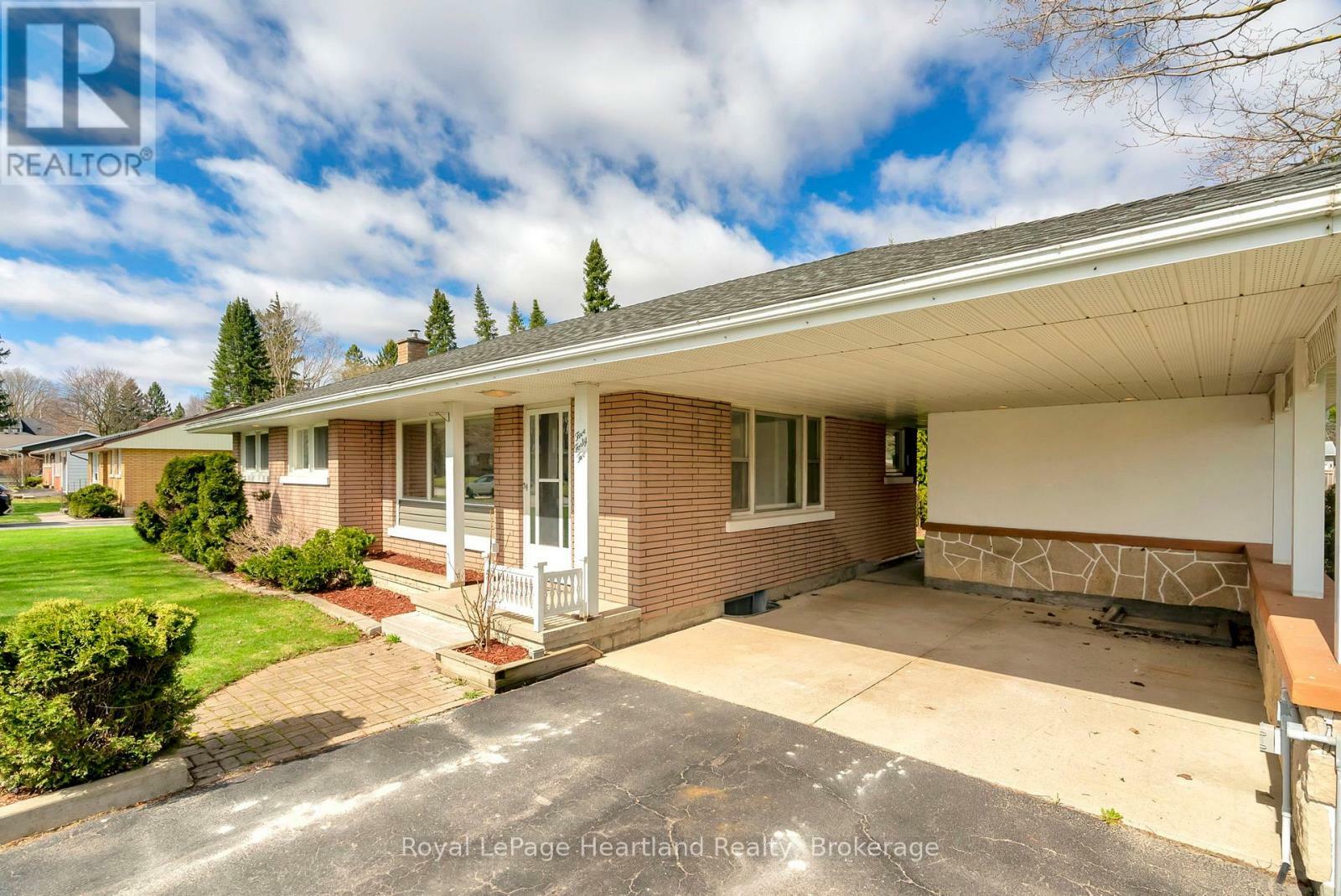 Property Photo: 542 Angus Street ON N0G 2W0