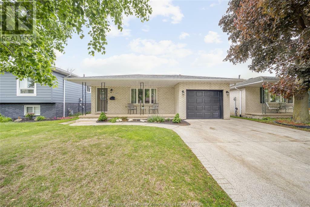Property Photo: 10348 Lonsdale Crescent ON N8R 2E3