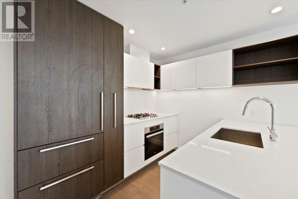Property Photo: 6000 McKay Avenue 3302 BC V5H 0K2