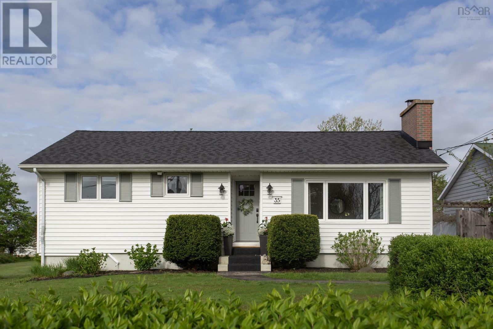 Property Photo: 35 Montague Row NS B0V 1A0