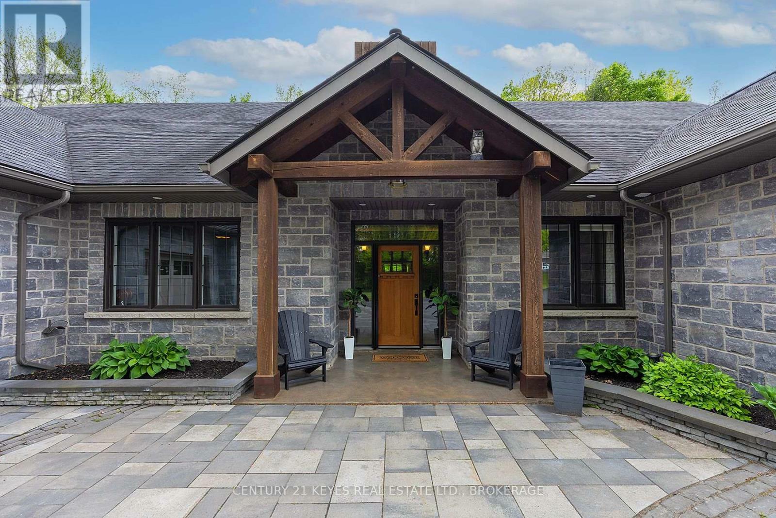 Property Photo: 24 Owen Avenue ON K7G 2V9