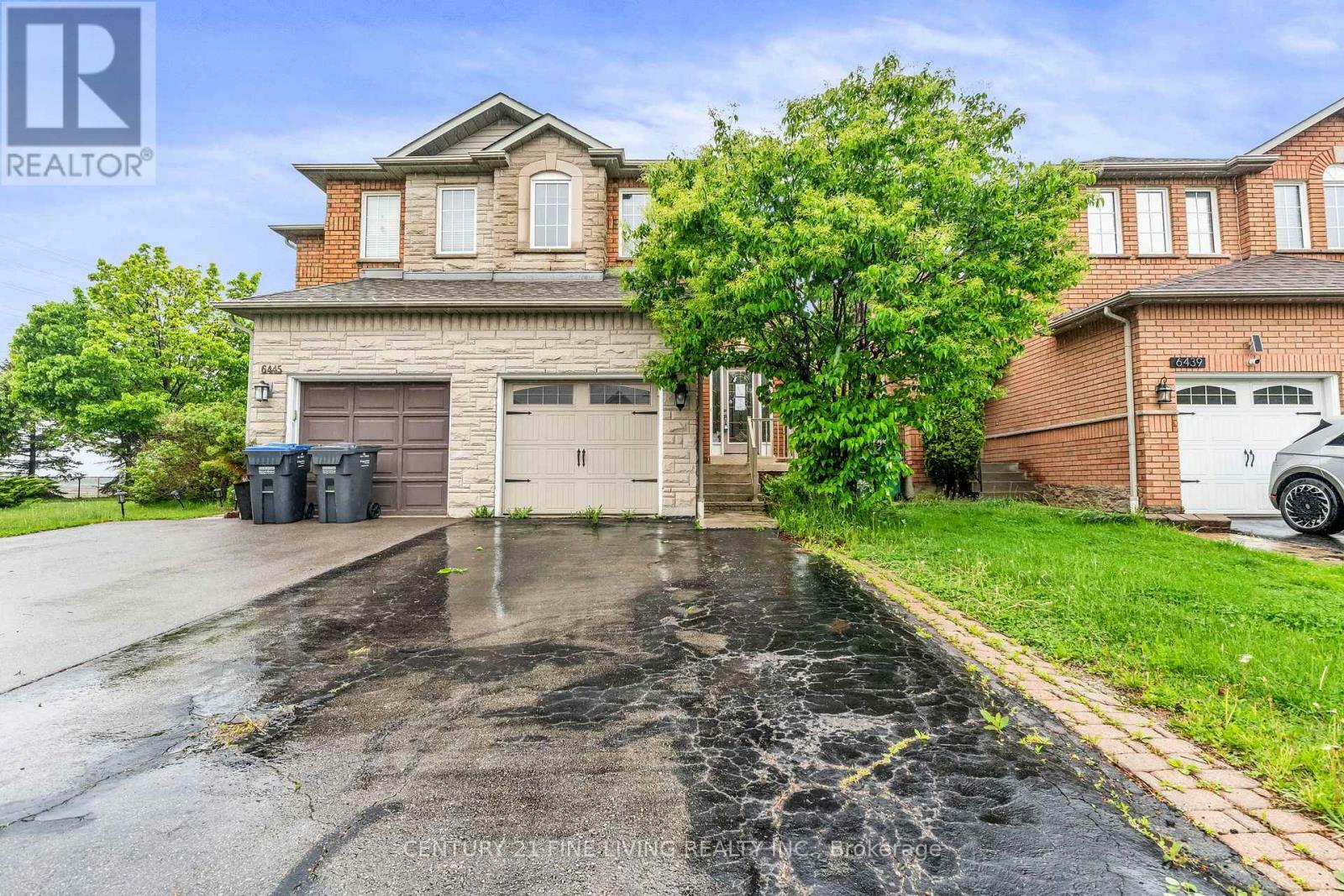 Property Photo: 6443 Saratoga Way ON L5N 7V7