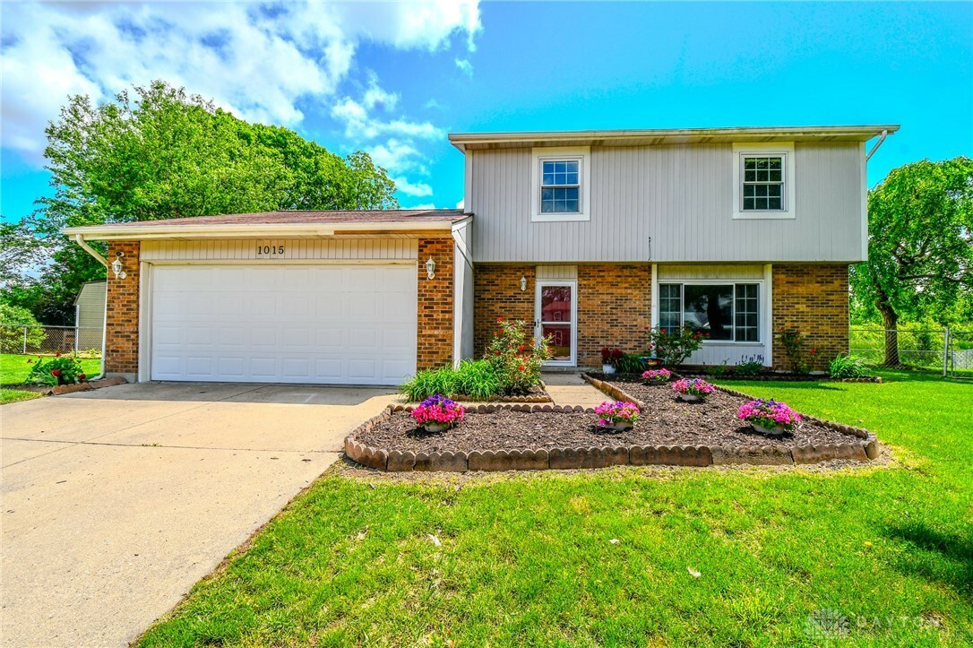 Property Photo: 1015 Brookwood Court OH 45324