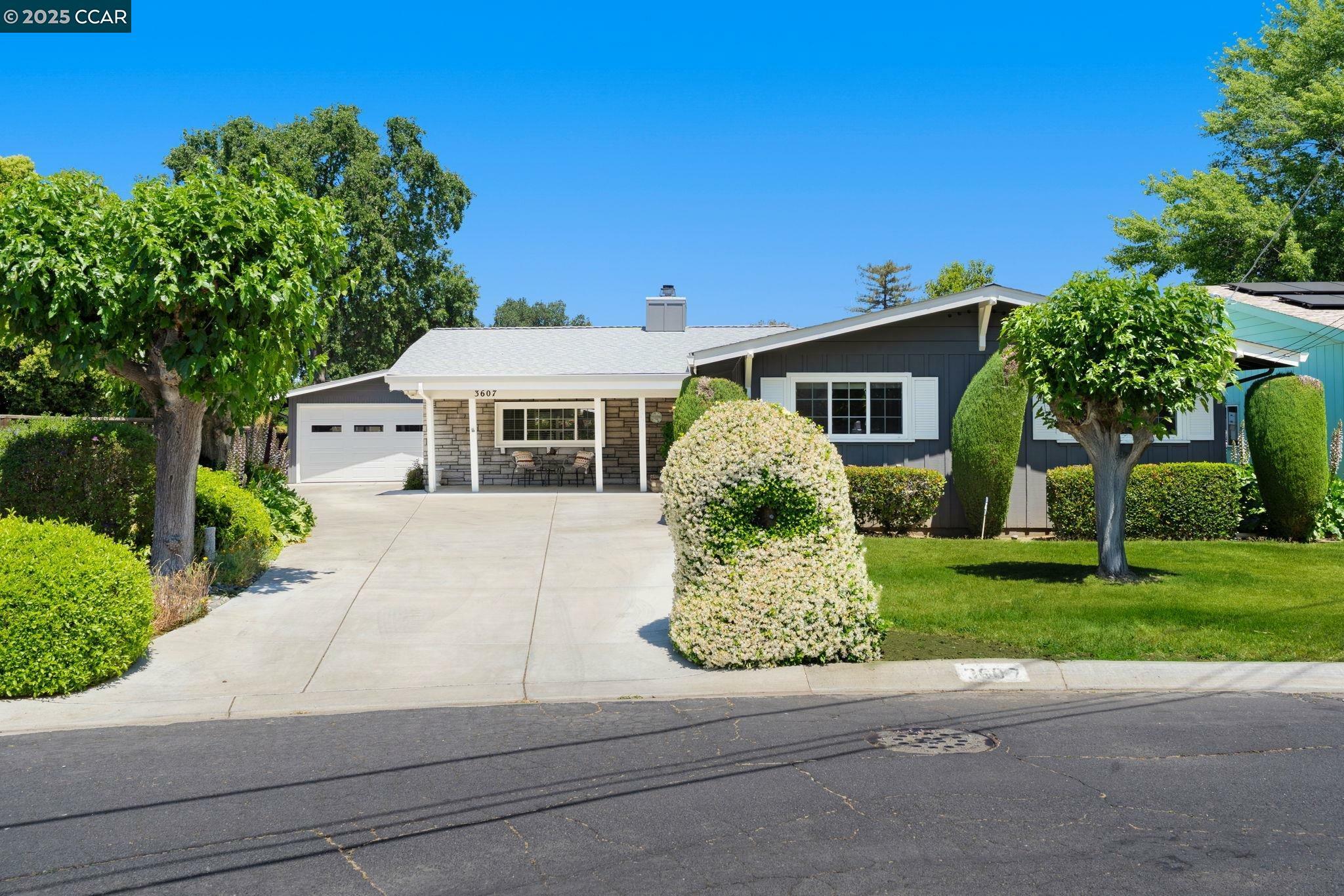 Property Photo: 3607 Hammond Pl CA 94519