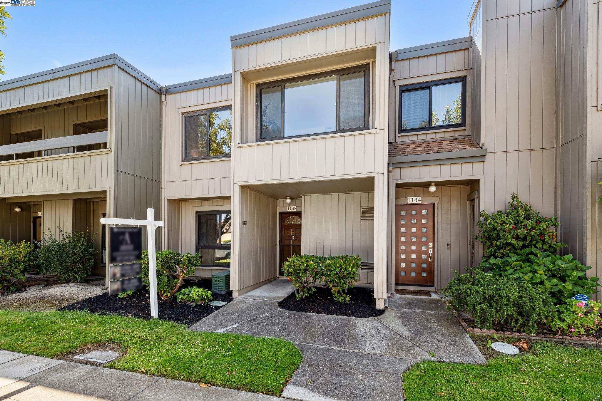 Property Photo: 1142 Holly St CA 94502
