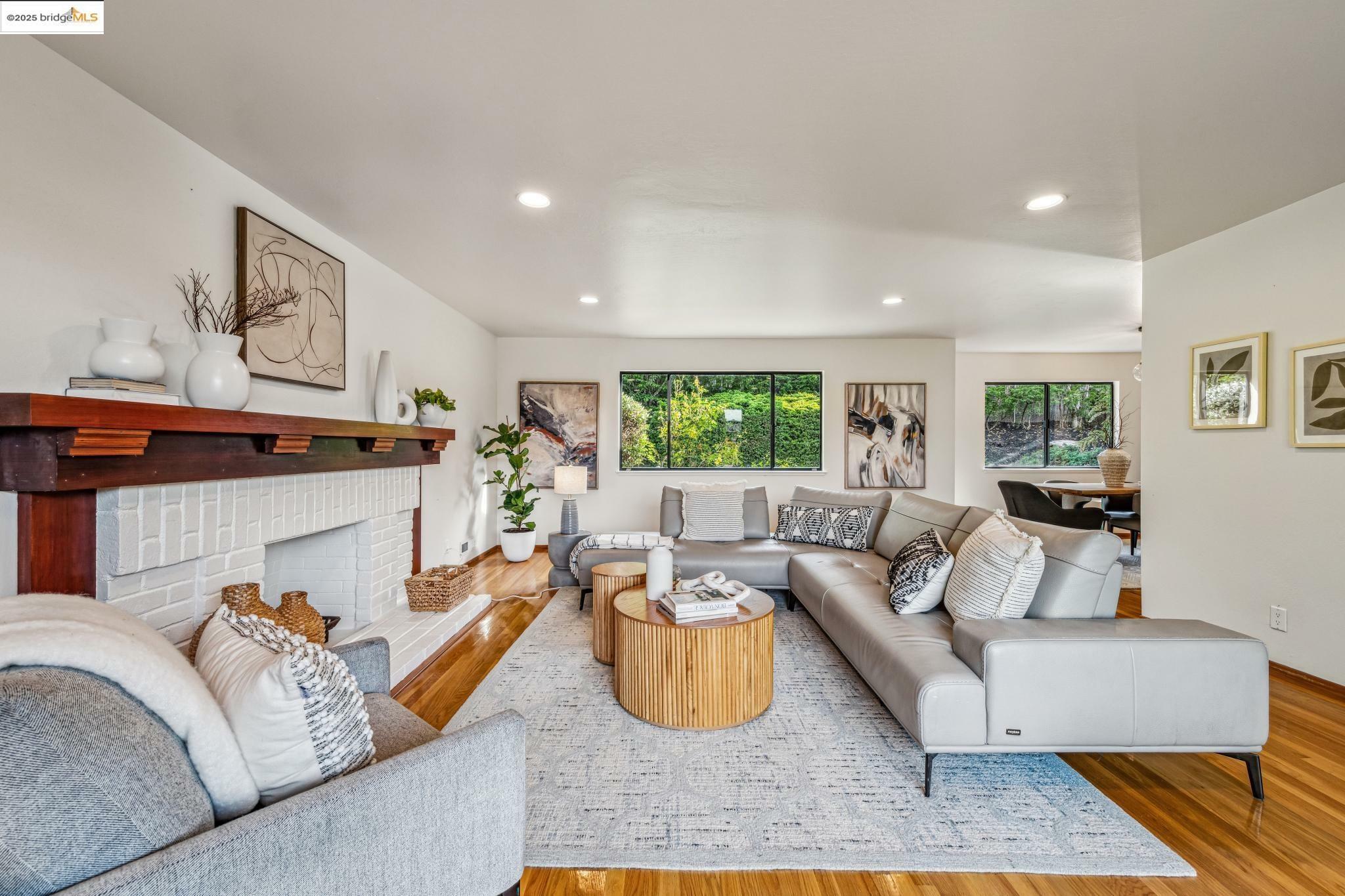 Property Photo: 13185 Clairepointe Way CA 94619