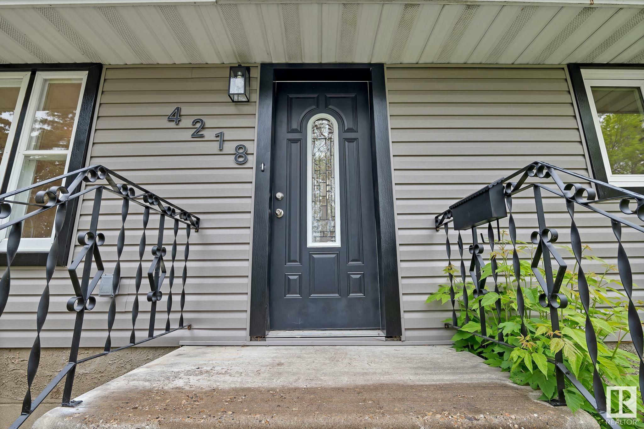 Photo de la propriété: 4218 117 Avenue NW AB T5W 0Y4