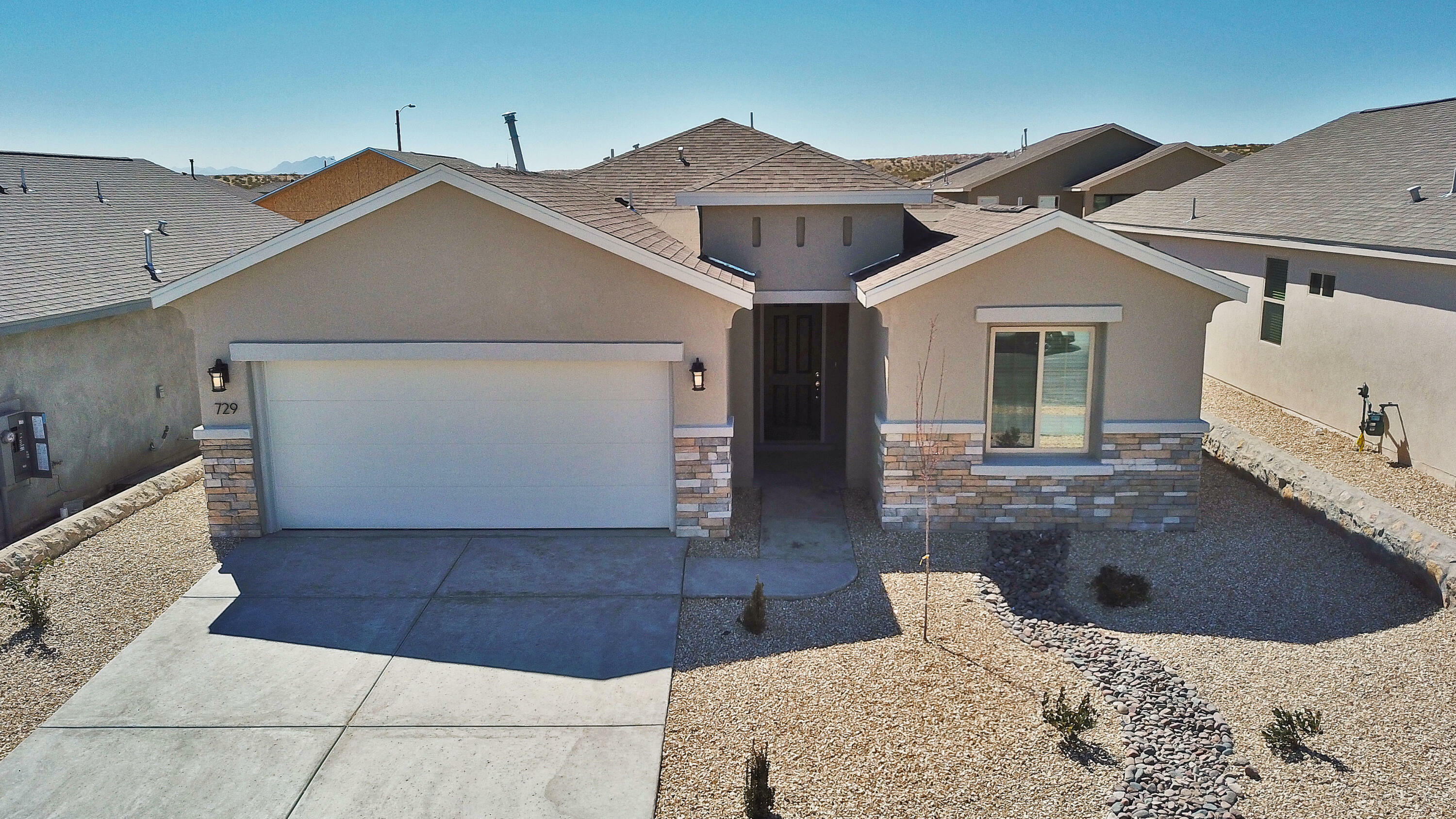 Property Photo: 729 W Calle Escondida NM 88008
