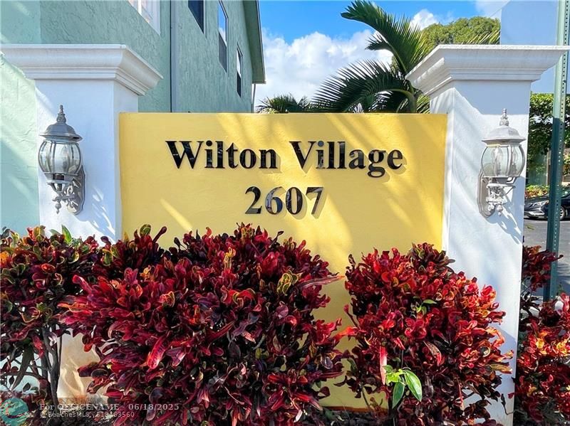 Property Photo:  2607 NE 8th Ave 41  FL 33334 