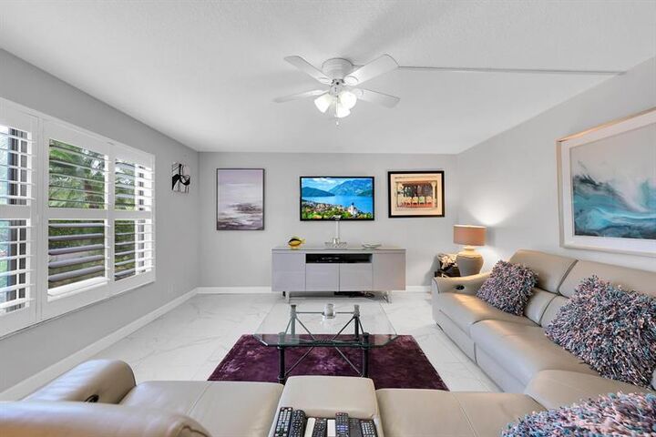 Property Photo: 6017 Bayview Dr 6017 FL 33308