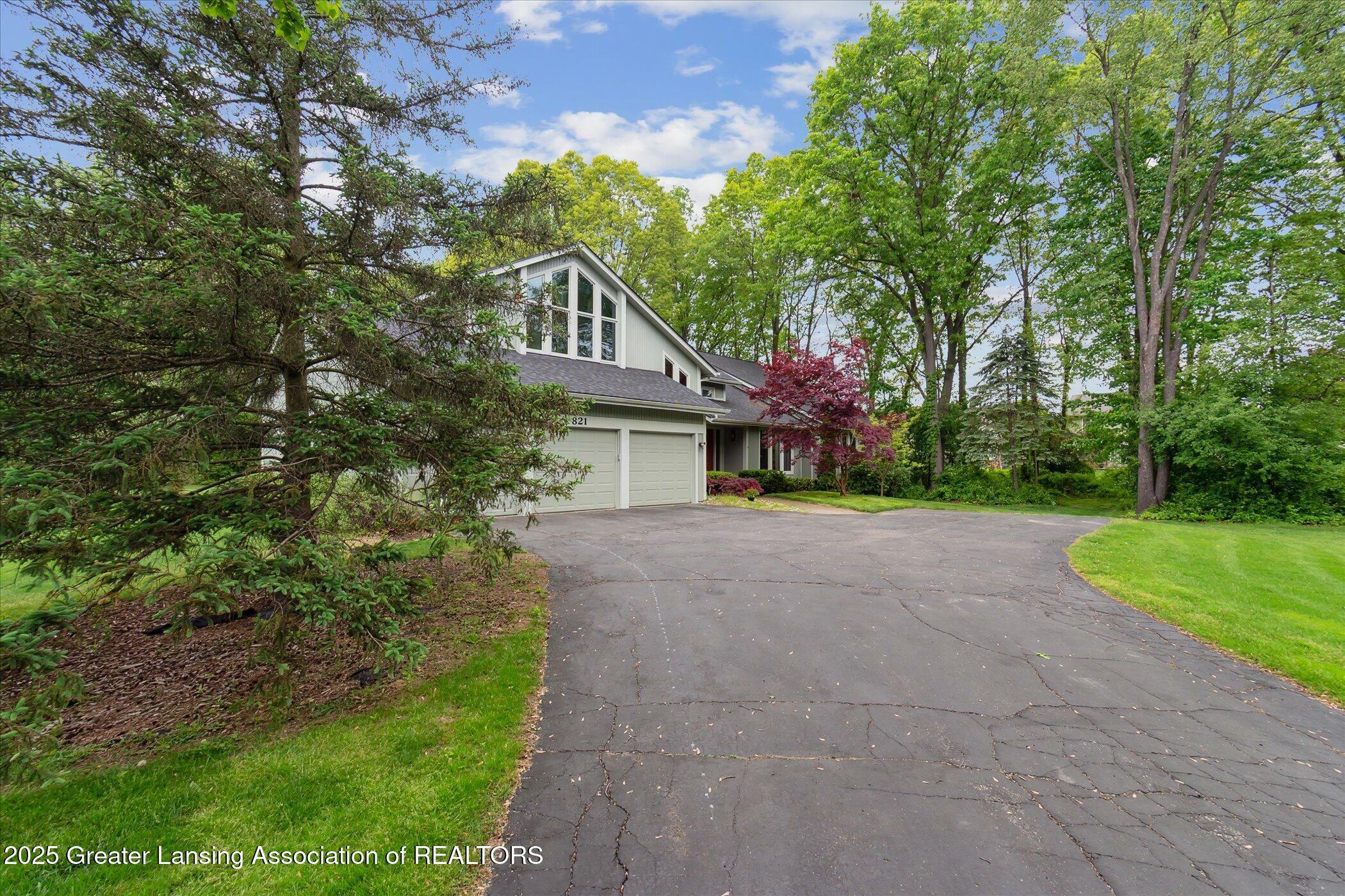 Property Photo: 821 St Charles Place MI 48393