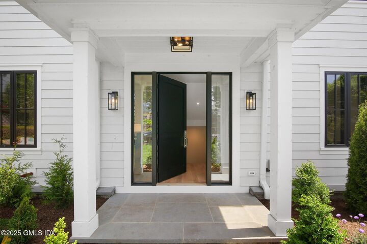 Property Photo: 148 E Elm Street 1 CT 06830