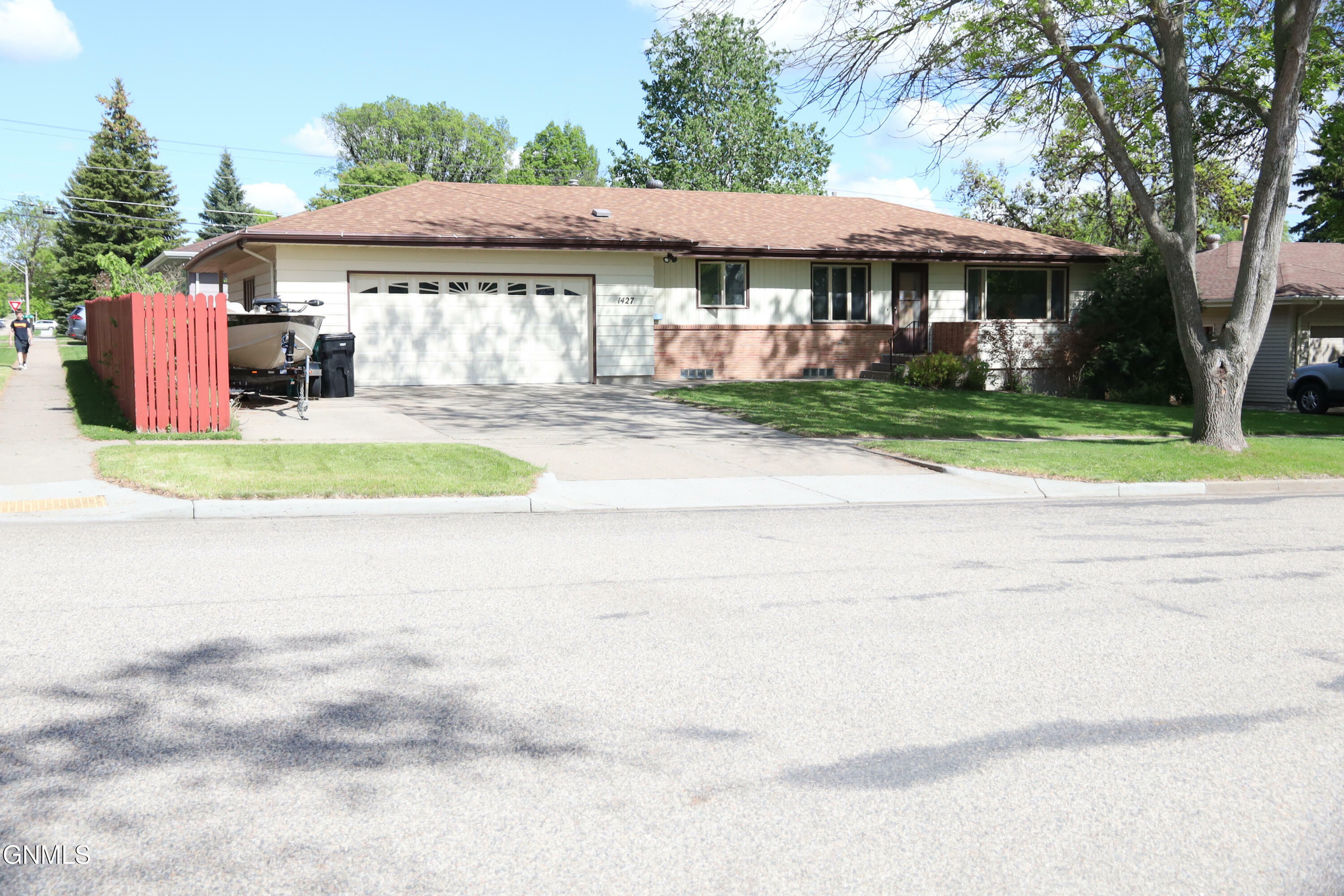 Property Photo: 1427 18 Street ND 58501