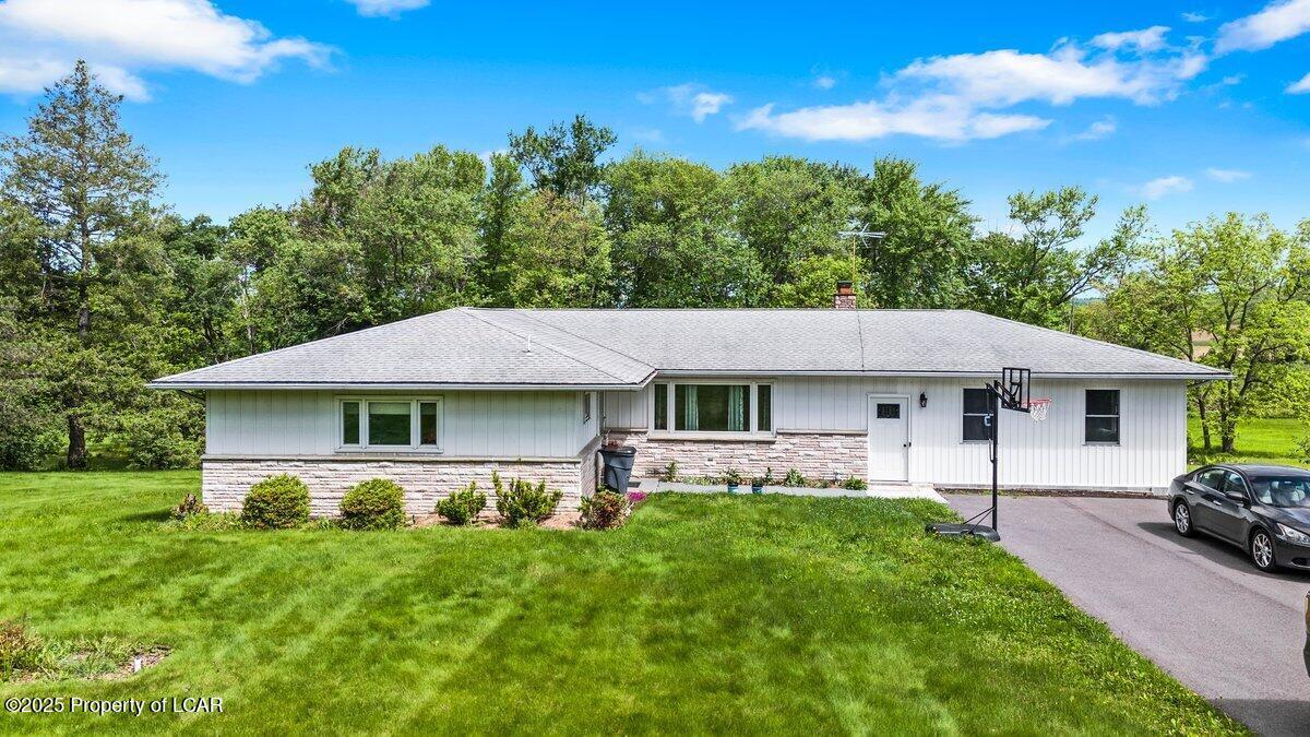 Property Photo: 102 Old Mountain Road PA 18635