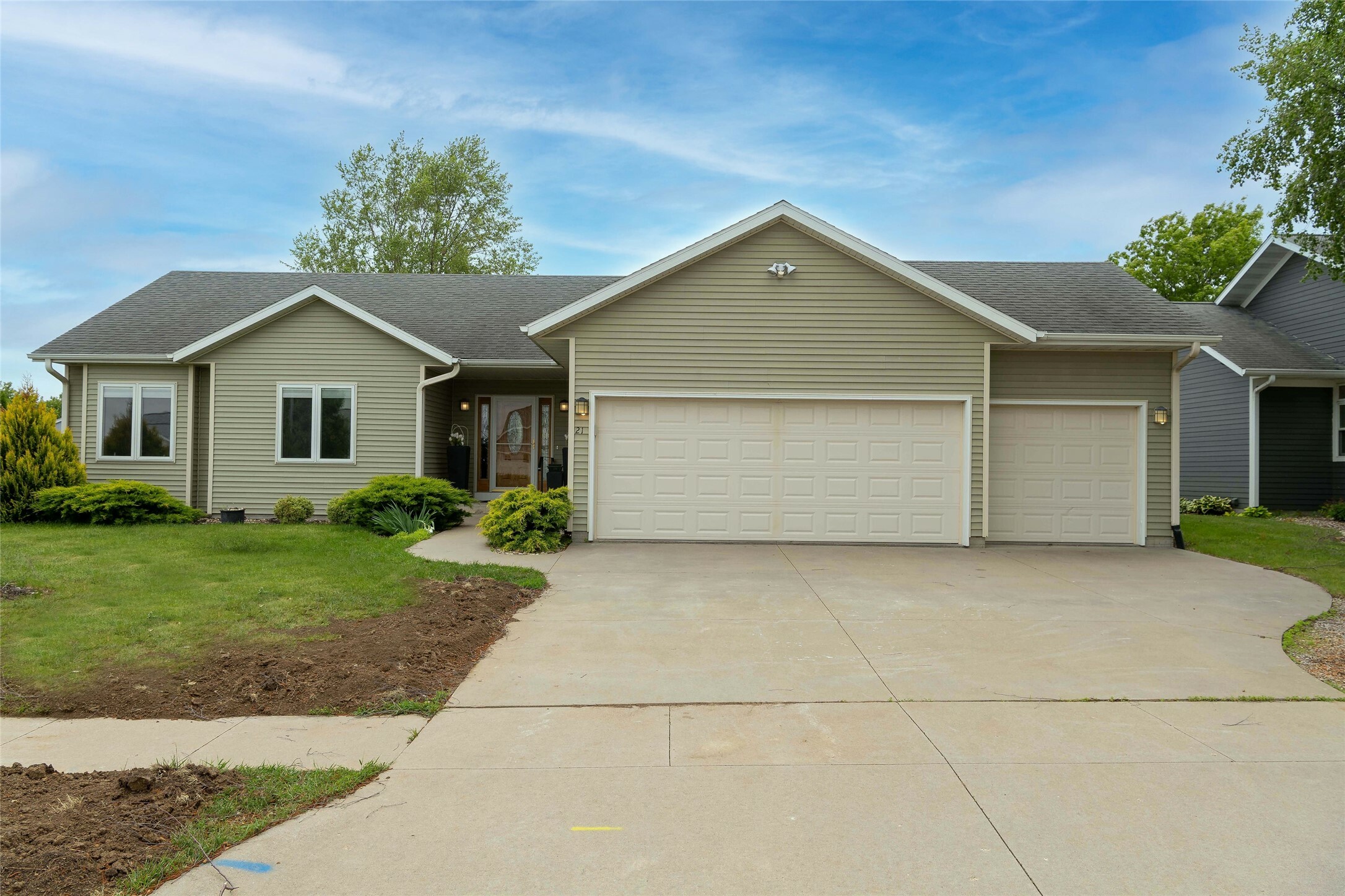 21 Eastwood Street  Pella IA 50219 photo