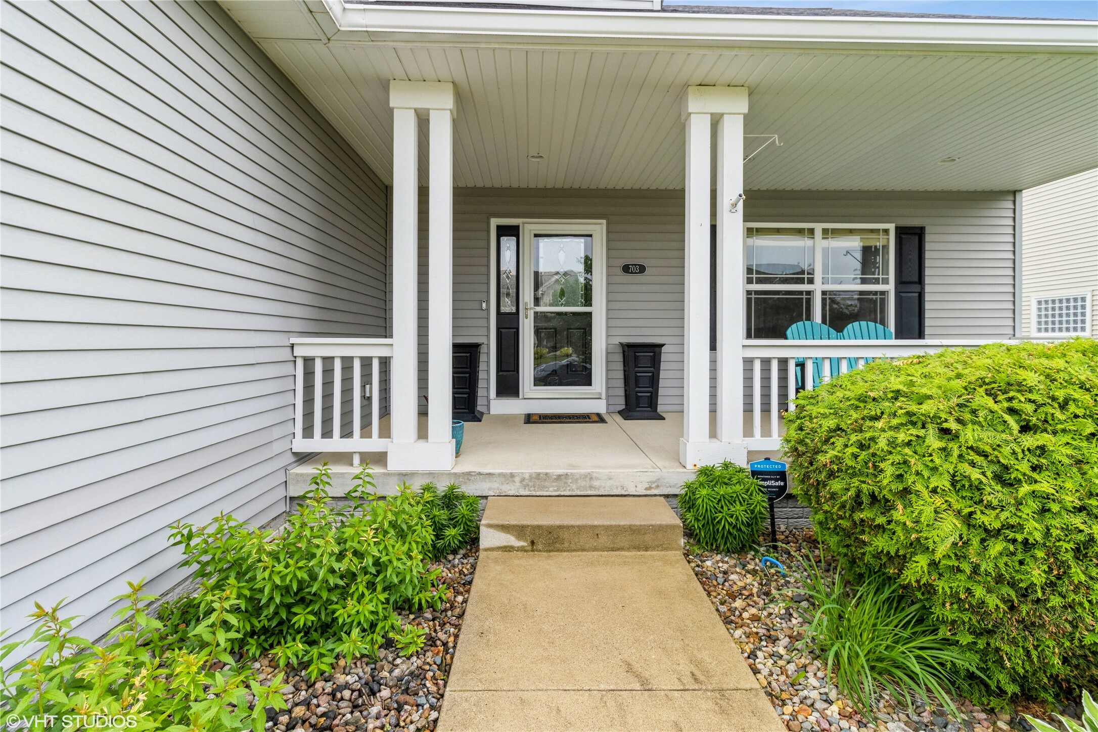 Property Photo: 703 NE 46th Court IA 50021